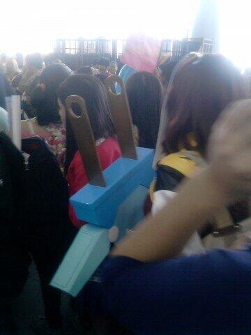 Bow Ditama in the Philippines: A Juden-chan cosplayer joins the queue.