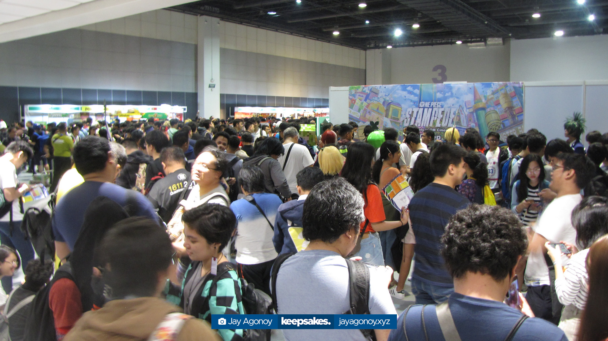 The opening queue at Hall 3 captured as Cosplay Mania 2019 opens.